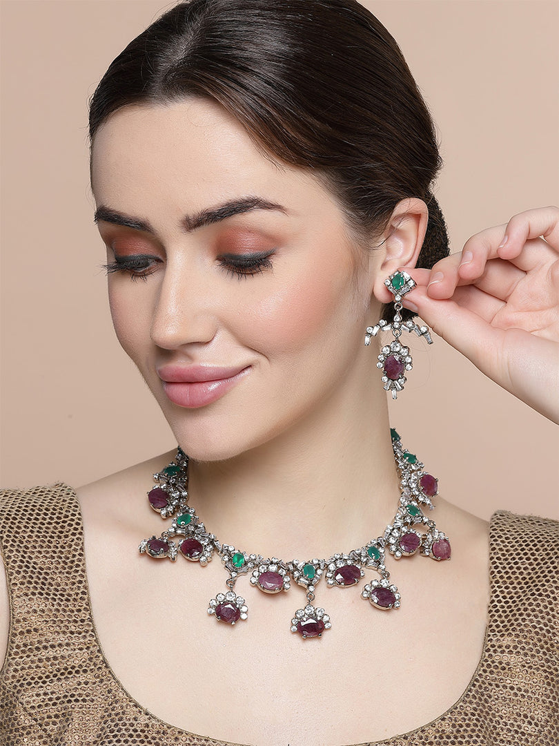 Kavni Necklace Set with Earrings