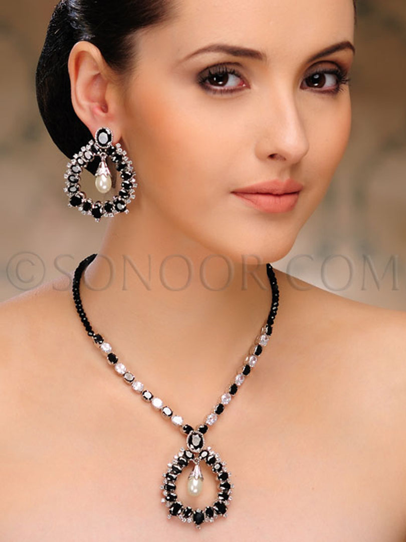 Qaniah Silver Finish Black Stone Pendant Set