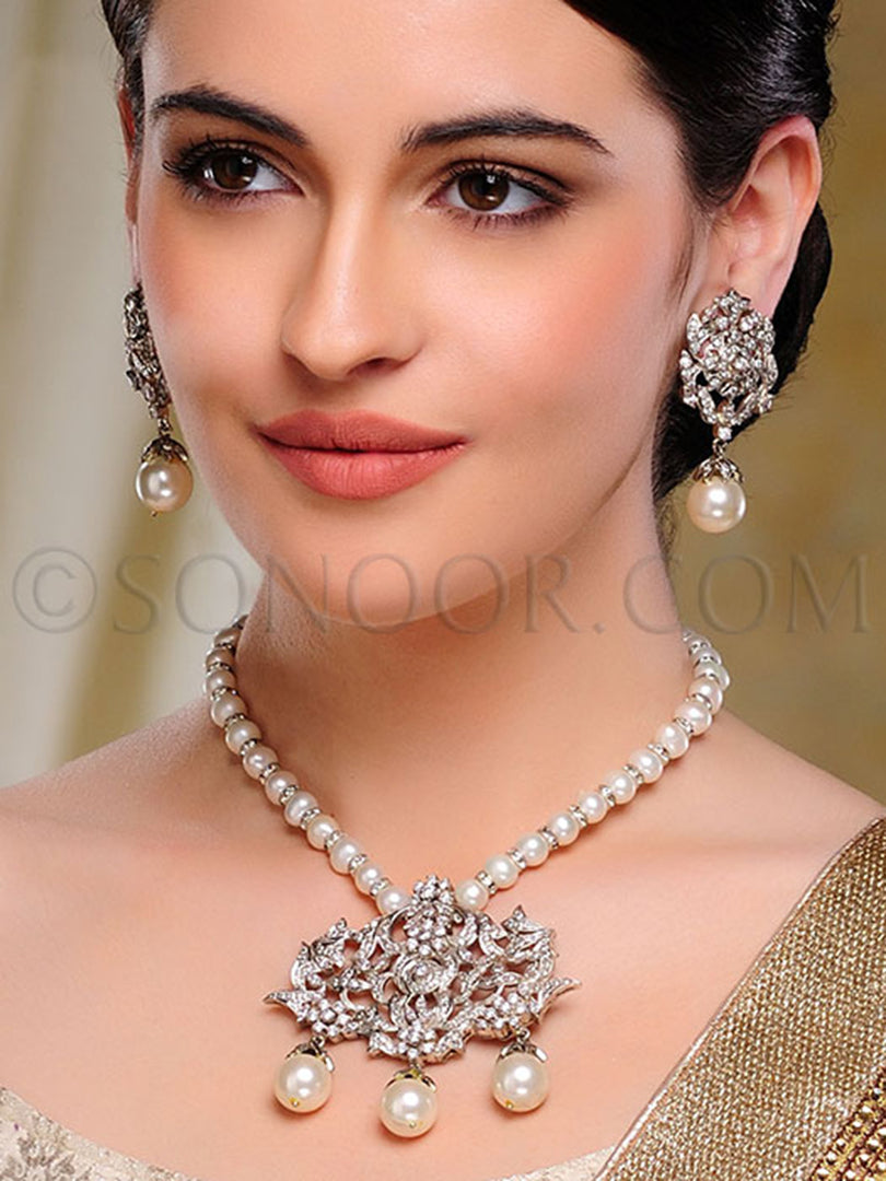 Amsi Victorian Pearl String Pendant Set