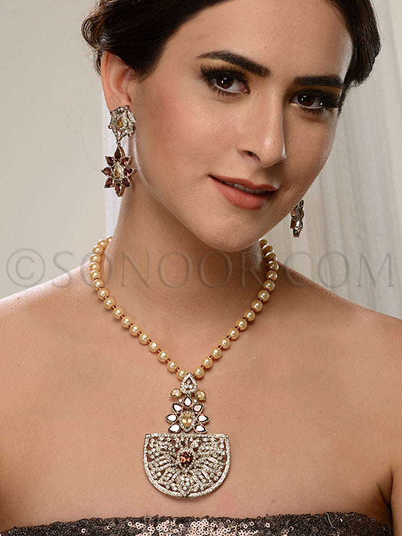 Sujhata Victorian Pearl String Pendant Set