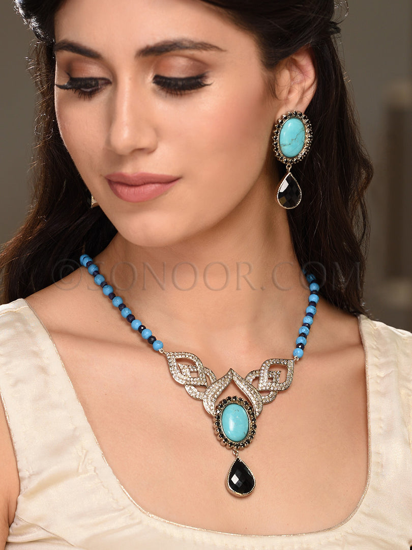 Kuvam Victorian Black & Blue Stone Pendant Set