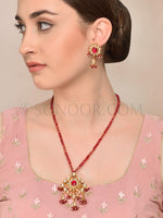 Load image into Gallery viewer, Turvi Kundan Red Jade String Pendant Set