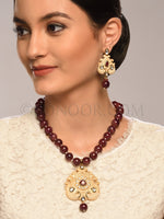 Load image into Gallery viewer, Hitaley Gold Frosted Finish Kundan Pendant Set