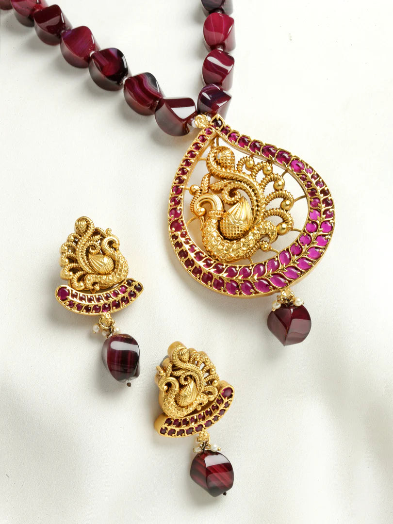 Yashmani Victorian Trimuleen Pendant set