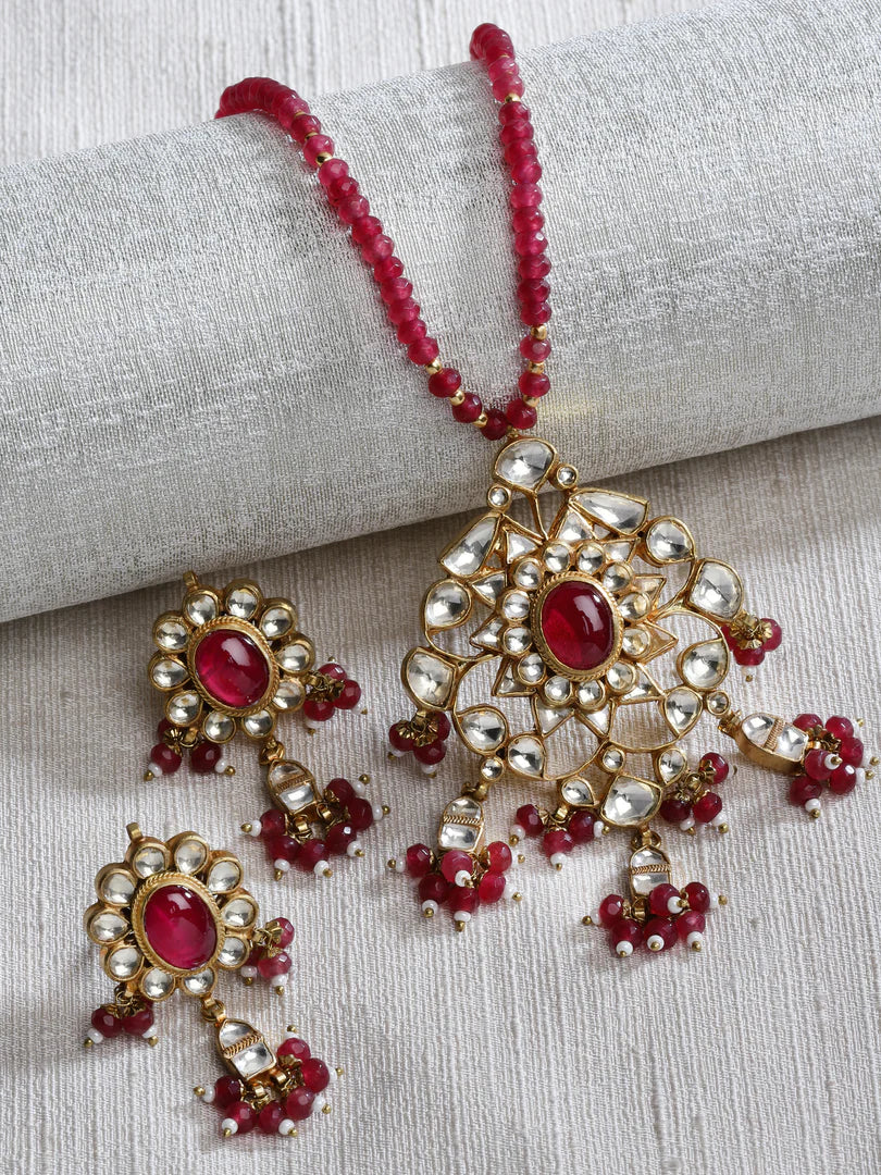 Turvi Kundan Red Jade String Pendant Set