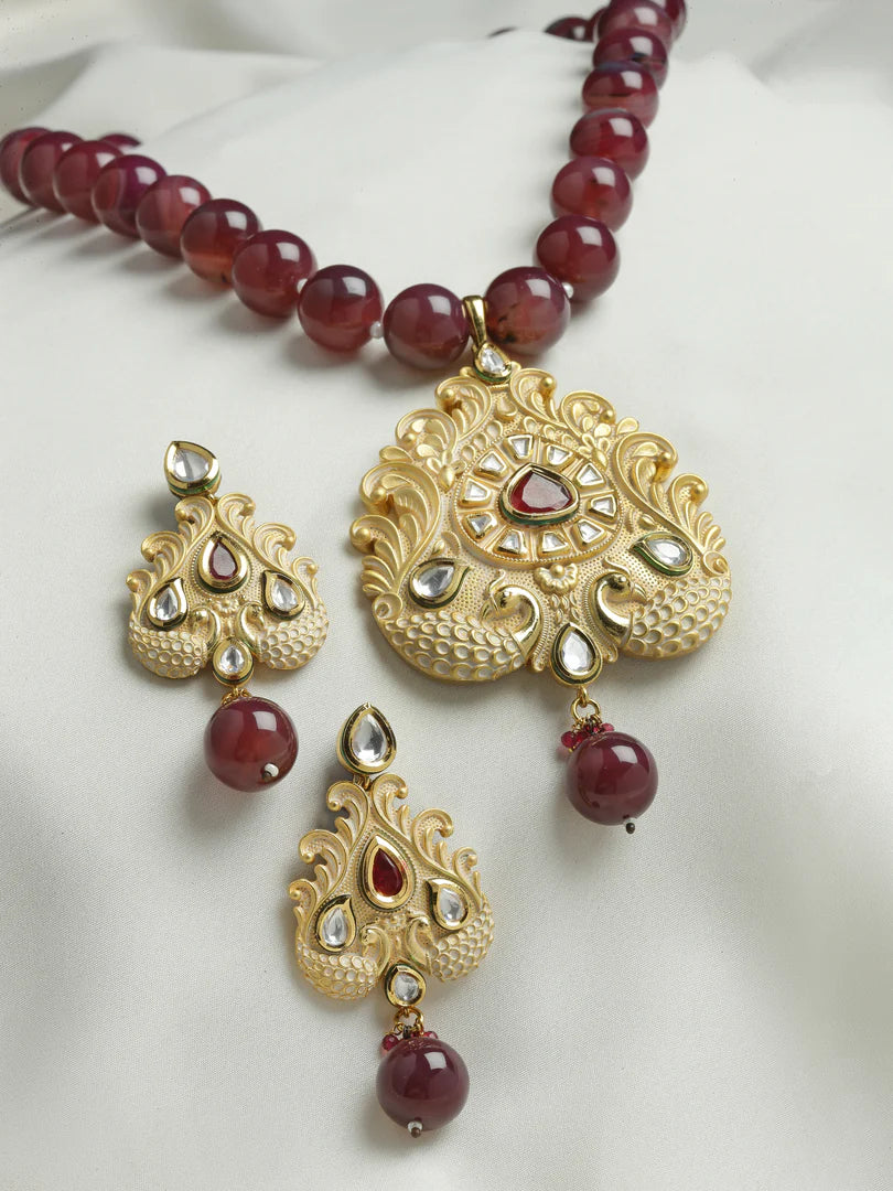 Hitaley Gold Frosted Finish Kundan Pendant Set