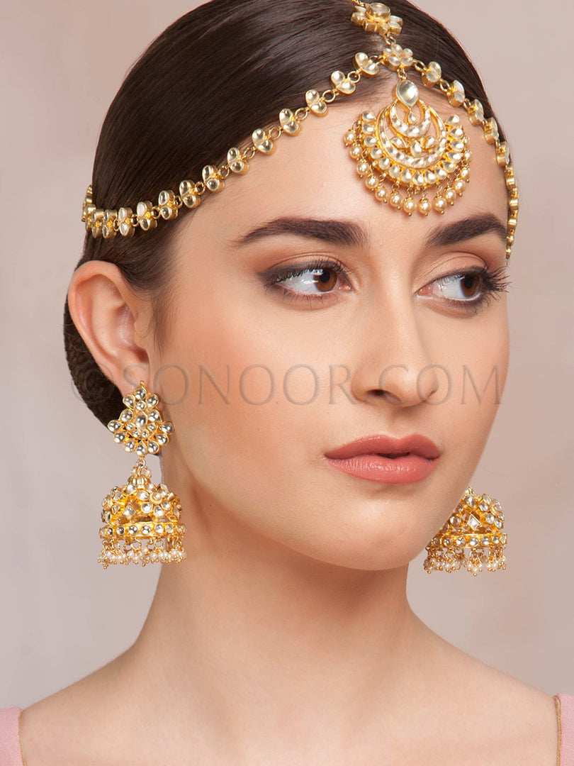 Gold Kundan Matha Patti With Earrings
