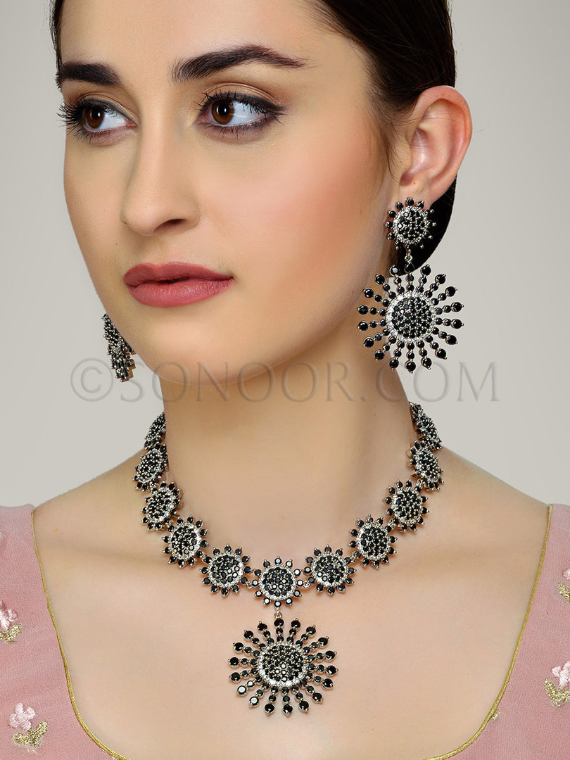 Tinisha Victorian Black Stone Necklace Set