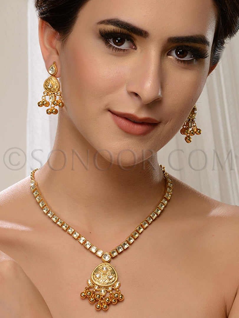 Ramita Gold Plated Kundan Pendant Set